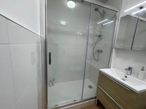 Appartements L-olive - cuisine equipee, centre ville, fibre : photos des chambres