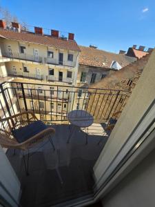 Rottenbiller Gardens 1