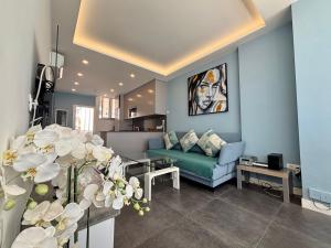 Loris Home playa ingles 50mt from Yumbo by luca properties gran canaria