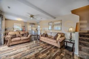 Large Beach Cabin - Eldon