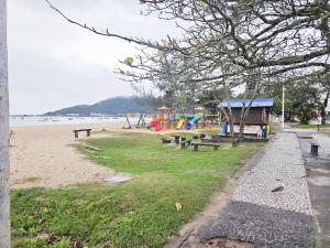 Casa c 3quartos a 450m da Praia da Enseada MQ1632