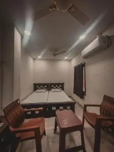 KVM Lodge - Karīmnagar