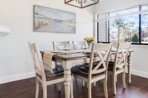 Fairway Shores - Golf Course Townhouse Near Beach, Pool & Tennis