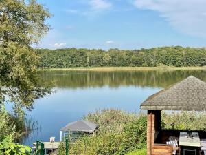 Villa Wieck am See, mit Ruderboot
