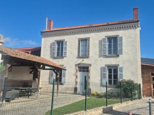 LEcole - Vue panoramique - À 50 m du Château