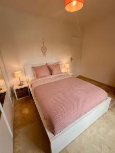 Villas Charming Provencal Villa with pool and garden : photos des chambres
