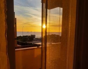 MIRA IL MARE Seaview Apartment - 40m from the Beach, Perfect for Sunsets