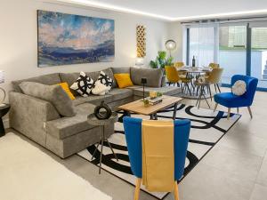 The Spa Nook with Hot Tub, Sauna and Room for 8