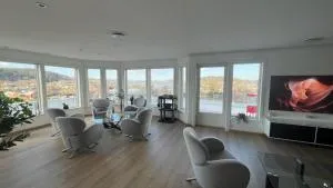 Villa with heated pool and magnificent view - 卑尔根