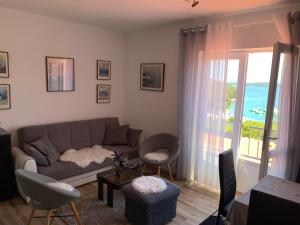 Mimi - prvi red do mora