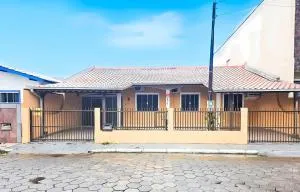 Casa c/ 3quartos a 450m da Praia da Enseada MQ1632 - Sambaqui