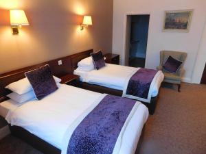 Twin Room with Private Bathroom room in Hotel Mariners