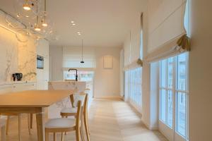 JAMES 20 - Stunning luxurious spacious design apartment at the beach