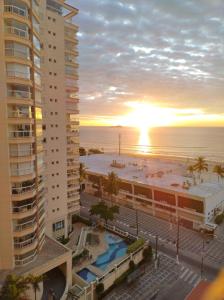 Apto Pitangueiras Pé na Areia e Vista do Mar