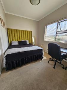 Modern En-suite bedroom wPrivate Bath