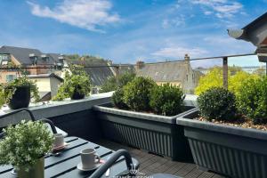 The Boat Central Terrace Retreat 2 Guests - 3hvězdičkové hotely ve městě Honfleur