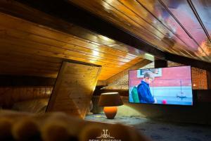 The Boat Central Terrace Retreat 2 Guests