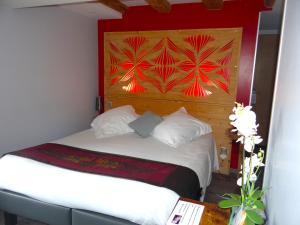 Maisons d'hotes La maison de Gilbert Jacuzzi Piscine chauffee : Chambre Double