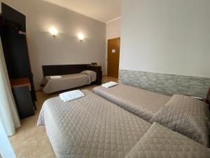 Triple Room room in Hotel Atena