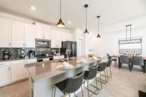 Magia Disney + Piscina Privativa no Champions!