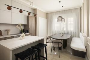 Luxury Apartment Bellux Stay for 5, Split Old Town and Bacvice Sandy Beach