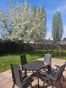 Cozy house and free parking