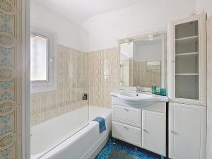 Maisons de vacances Les Volets Bleus-Charmante maison entierement equipee face a la mer pour 2 a 6 personnes : photos des chambres