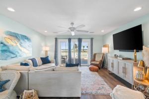 Pet Friendly Beach House - Turtle Tracks by Panhandle Getaways