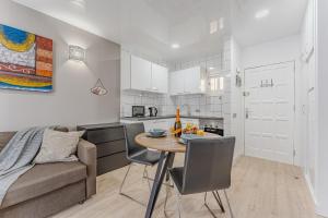 Modern sunny apartment 100m from the beach