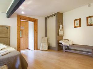 Maisons de vacances Comfy Holiday Home in Bourgnac with Swimming Pool : photos des chambres