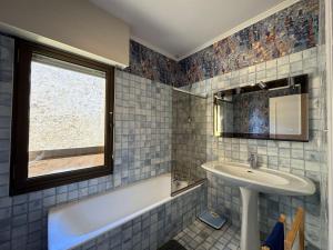 Maisons de vacances Grande villa familiale 8 pers. avec vue imprenable a Meze - FR-1-604-54 : photos des chambres