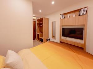 Modern Design ApartHotel 5 At Hanoi Old Quarter