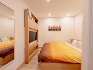 Modern Design ApartHotel 5 At Hanoi Old Quarter