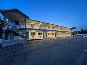 Zero Rock Two-Story Suite