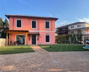 Airport Flower Rooms - 新戈里察