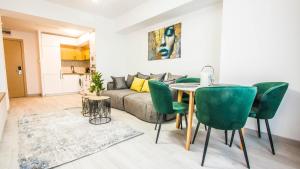 Flowers Apartments by YamaLuxe