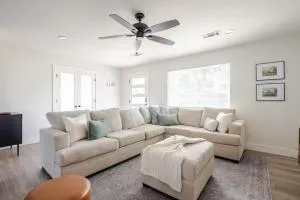 Remodeled 4BR 2BA Steps from Georgetown Square - 乔治城