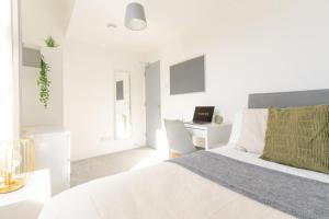 Stansted 1 - 6 Bedroom - 2 and a Half Bath