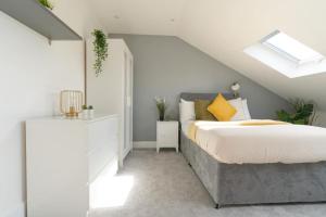 Stansted 1 - 6 Bedroom - 2 and a Half Bath