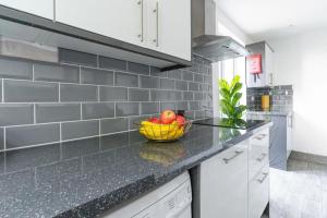 Stansted 1 - 6 Bedroom - 2 and a Half Bath