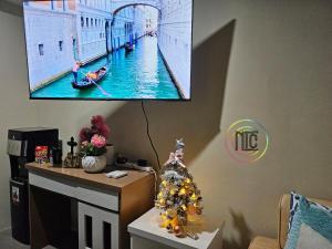 Cozy 2BR UnitN Free Pool Gym with Karaoke Netflix