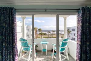 Oceanfront Elysium with a pool