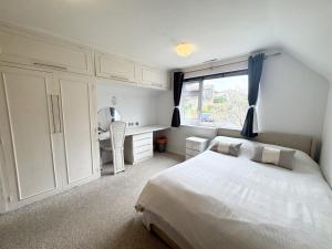 3 Bed with parking, ideal for families