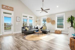 1 King, 4 Queens, Beachside