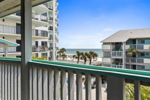 Luxe Condo, Beachfront, End Unit, Balcony, Resort Amenities
