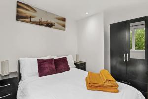 New King size bed apartment with free parking