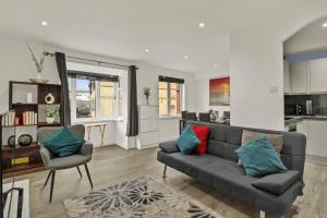 New King size bed apartment with free parking