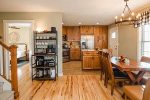 1 Mi to Dtwn Black Mountain Home with Patio and Yard