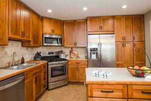 1 Mi to Dtwn Black Mountain Home with Patio and Yard