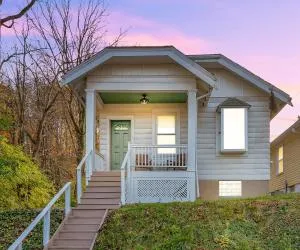 Cozy Cottage in the Heart of Hyde Park home - Eastgate